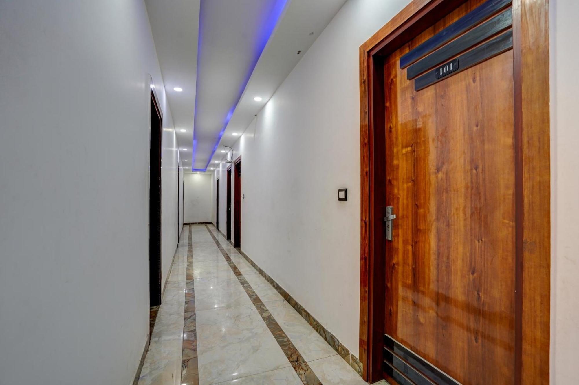 Hotel Hight Krone A Family Hotel Near Igi Airport Delhi Ню Делхи Екстериор снимка