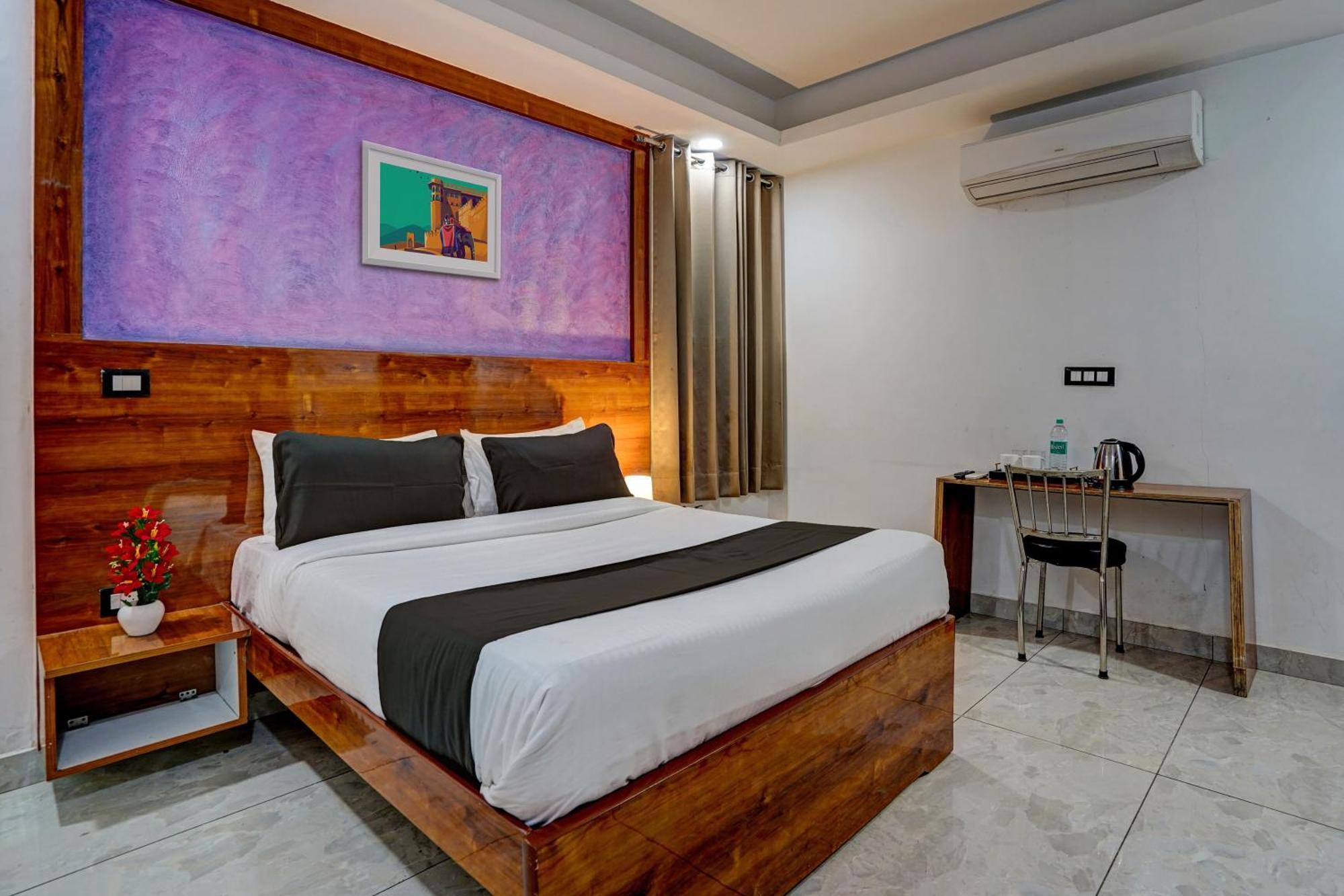 Hotel Hight Krone A Family Hotel Near Igi Airport Delhi Ню Делхи Екстериор снимка