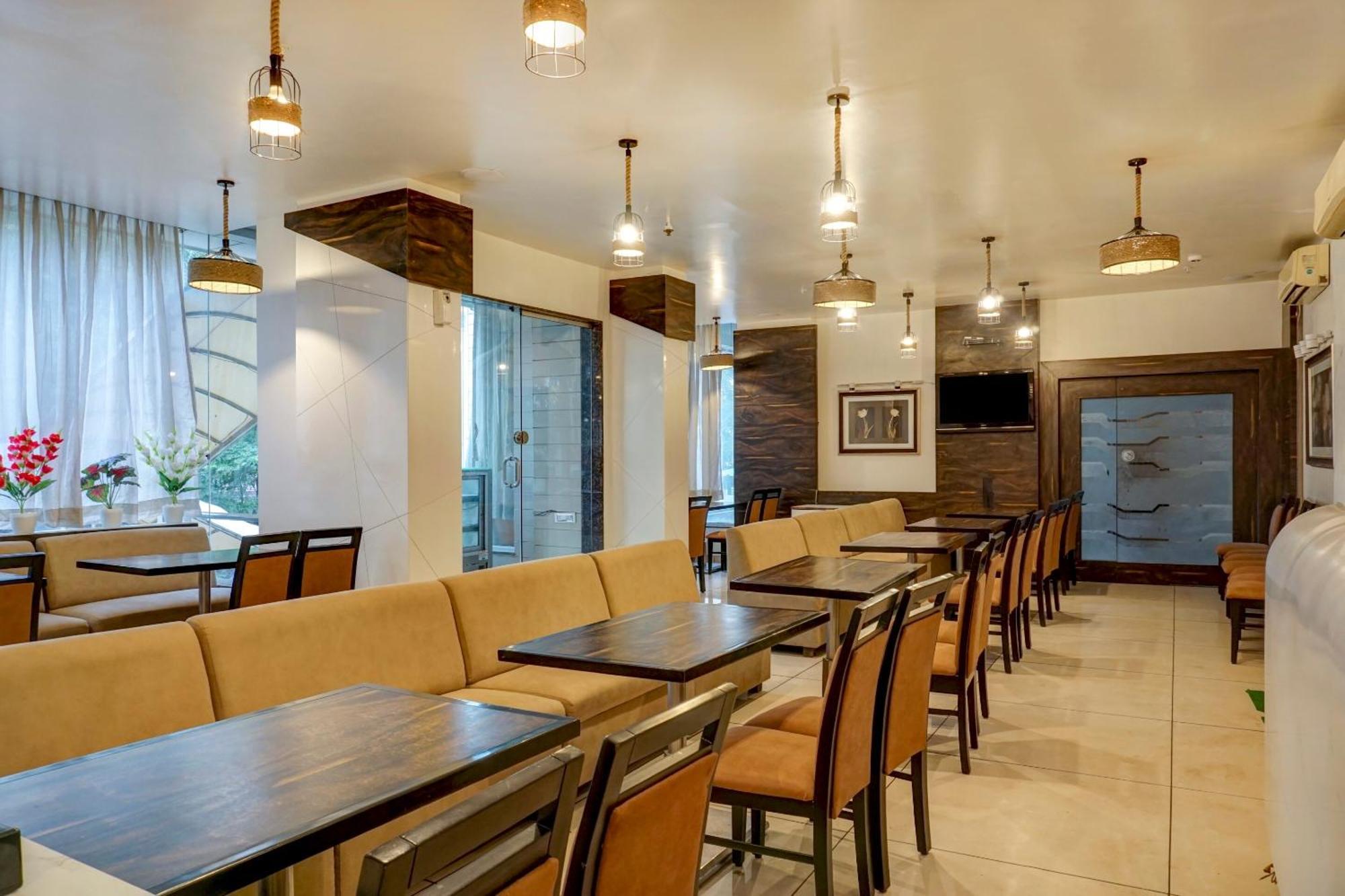 Hotel Hight Krone A Family Hotel Near Igi Airport Delhi Ню Делхи Екстериор снимка