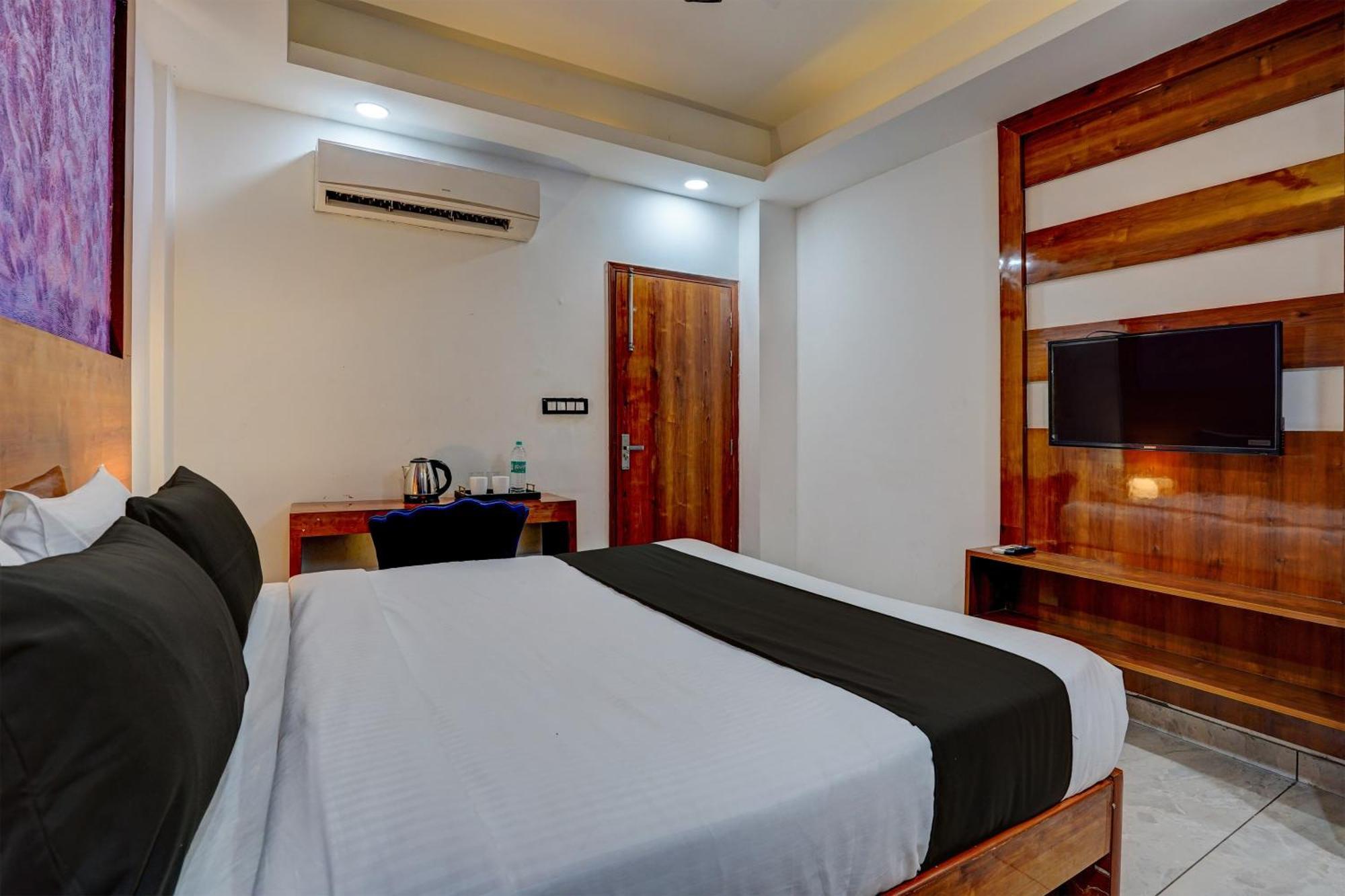 Hotel Hight Krone A Family Hotel Near Igi Airport Delhi Ню Делхи Екстериор снимка