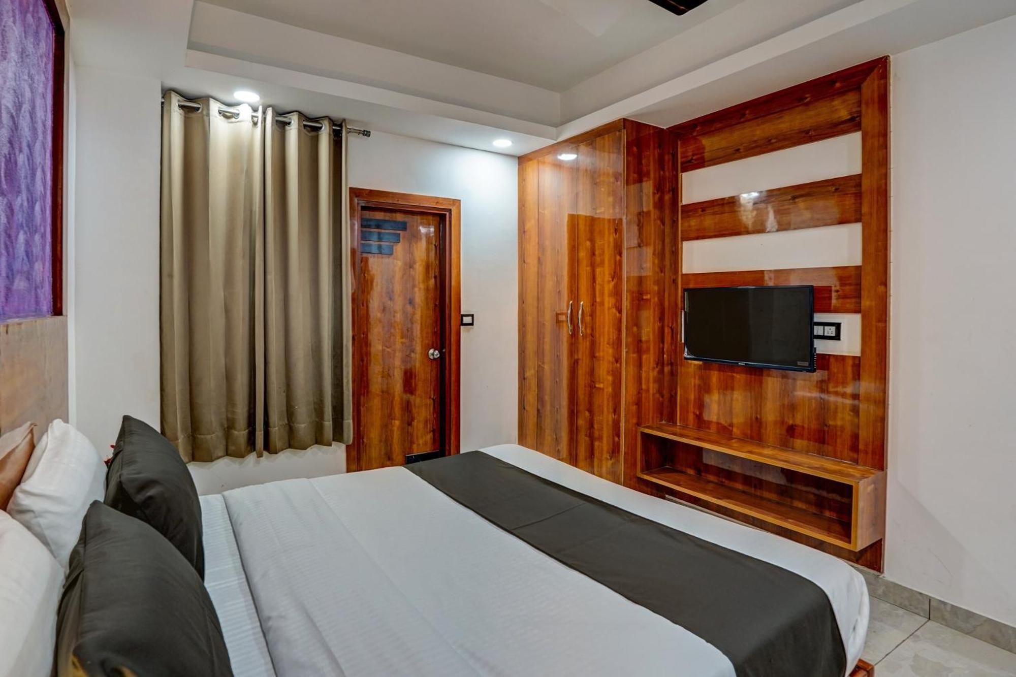 Hotel Hight Krone A Family Hotel Near Igi Airport Delhi Ню Делхи Екстериор снимка