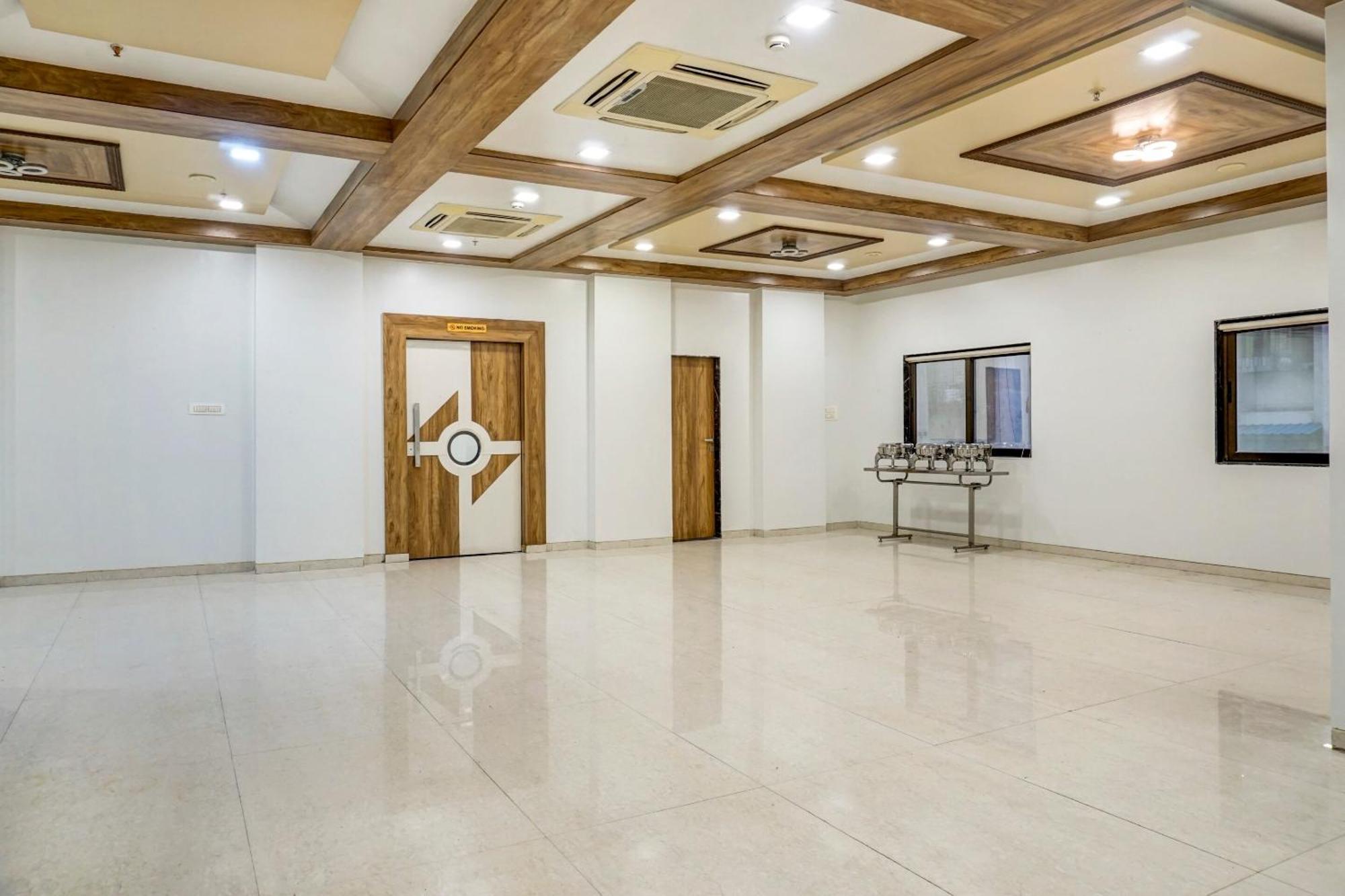 Hotel Hight Krone A Family Hotel Near Igi Airport Delhi Ню Делхи Екстериор снимка
